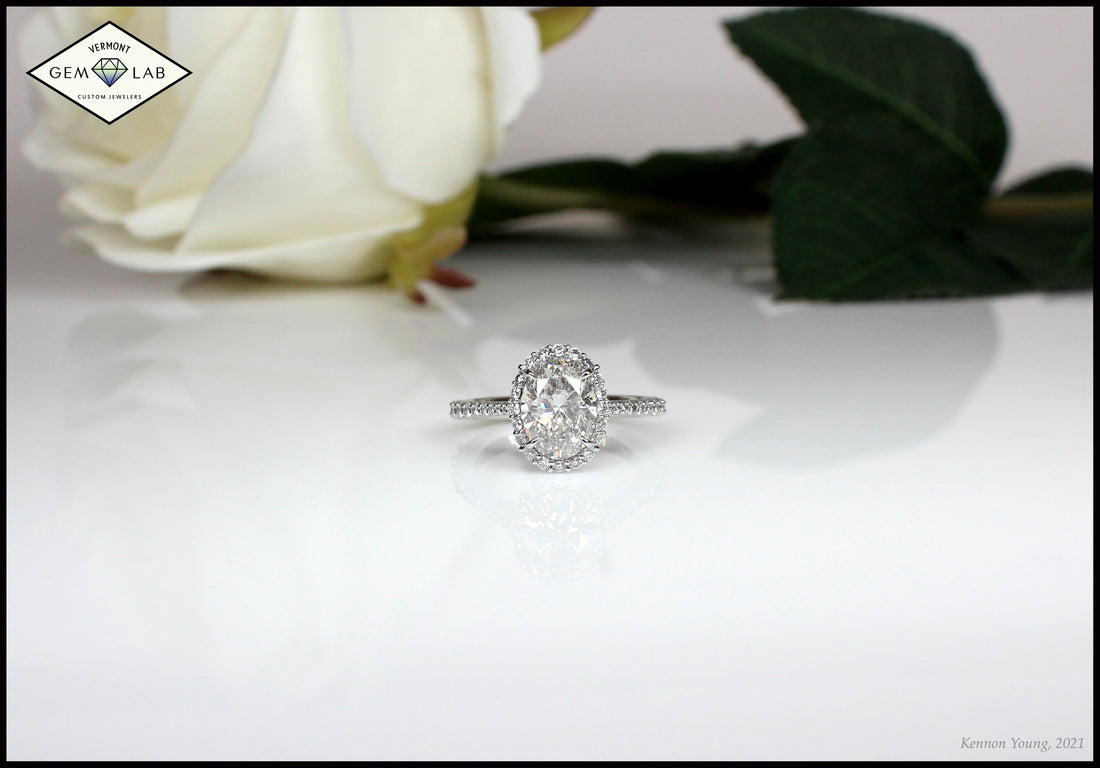 Engagement Rings with Oval Diamonds